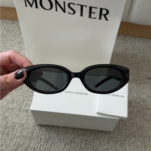 Gentle Monster Classic Black Sunglasses main image 4